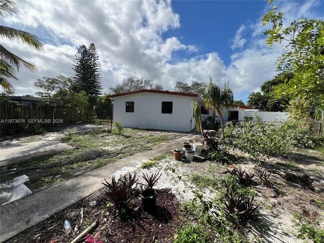 Building Photo - 1763 Lauderdale Manor Dr