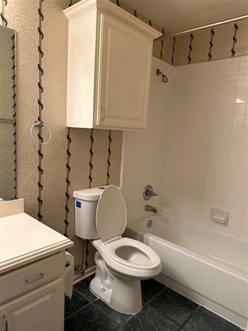 Building Photo - 2521 Briarcrest Dr