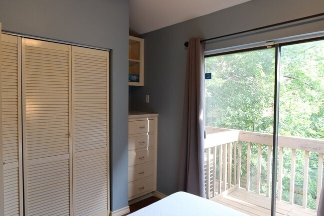 Building Photo - PEARL WEST CAMPUS - LOFTED 2BD / 1 BA - GATED - COVERED PARKING - WATER PAID