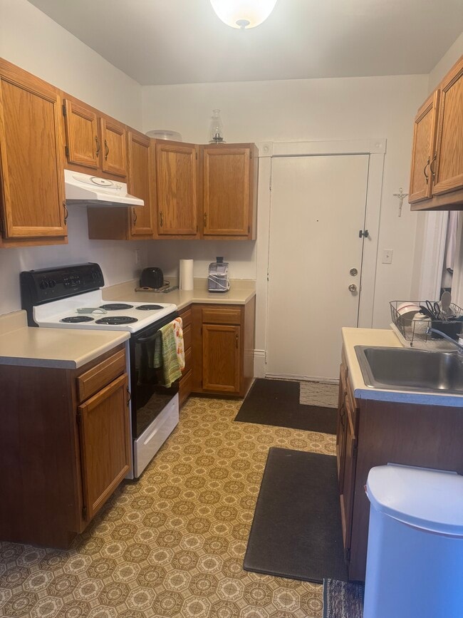 Building Photo - 119 Bridge Ave E