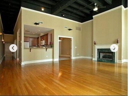 Building Photo - 127 N Tryon St