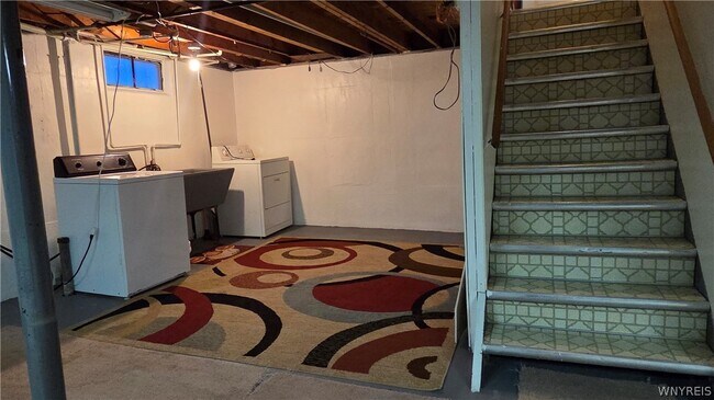 Building Photo - 419 Cherokee Dr