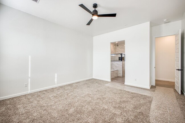 Building Photo - Beautiful East side House 4 bed-2.5 baths, part of The Overlook Casa Club that includes Swimming ...