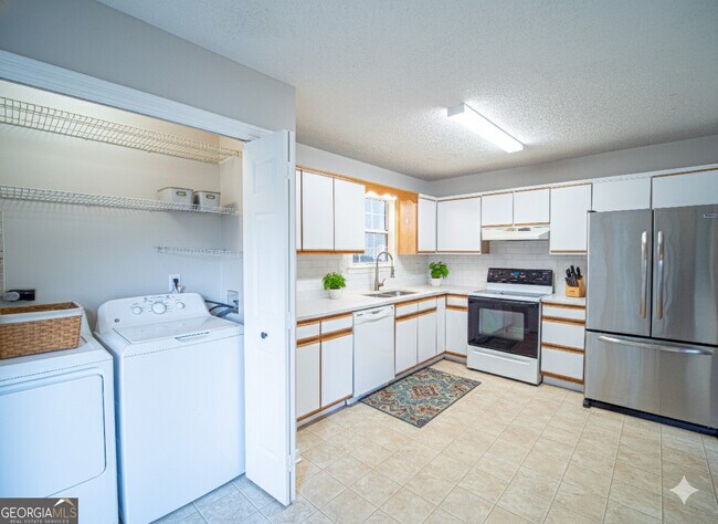 Building Photo - 4223 Lakes End Dr NW