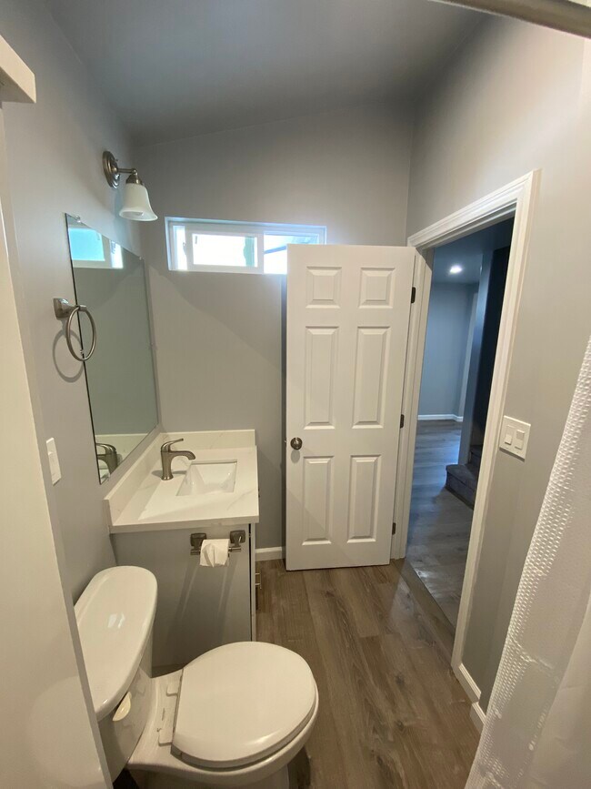 Building Photo - 2146 S West View St