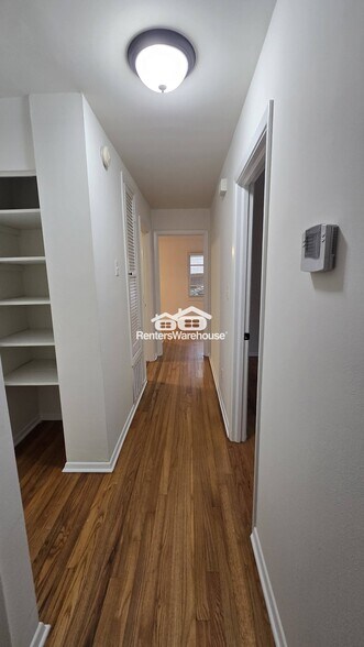 Building Photo - 1108 Greenbriar Cir