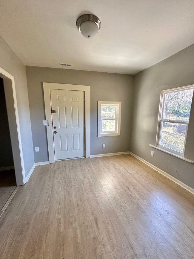 Building Photo - 630 77th St S