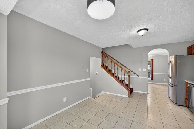 Building Photo - 1040 Rim Rd