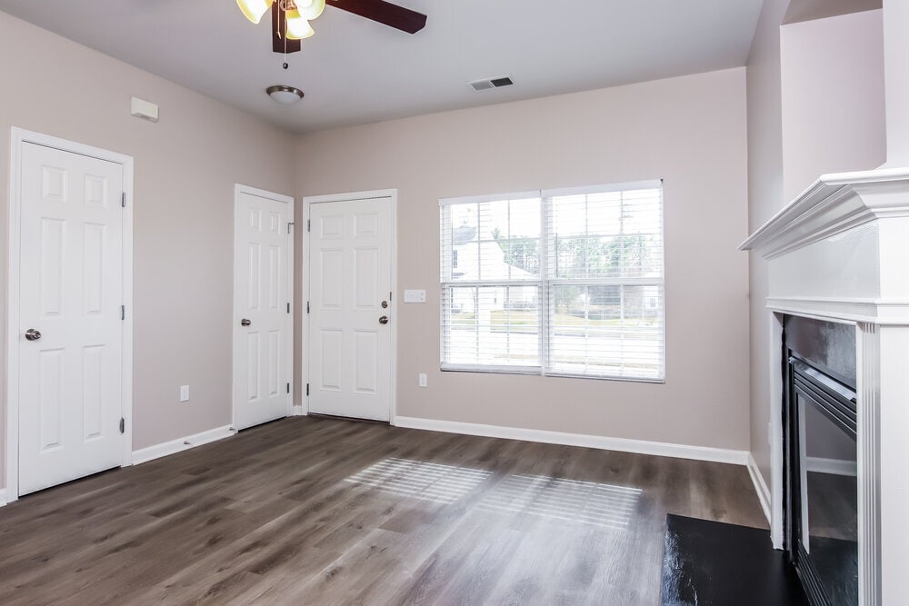 Building Photo - 806 Laurens Way