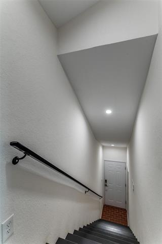 Building Photo - 606 Ridgeline Dr