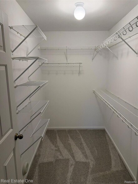 Building Photo - 523 Brookfield Dr