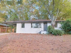 Building Photo - 2744 Fairlane Dr SE