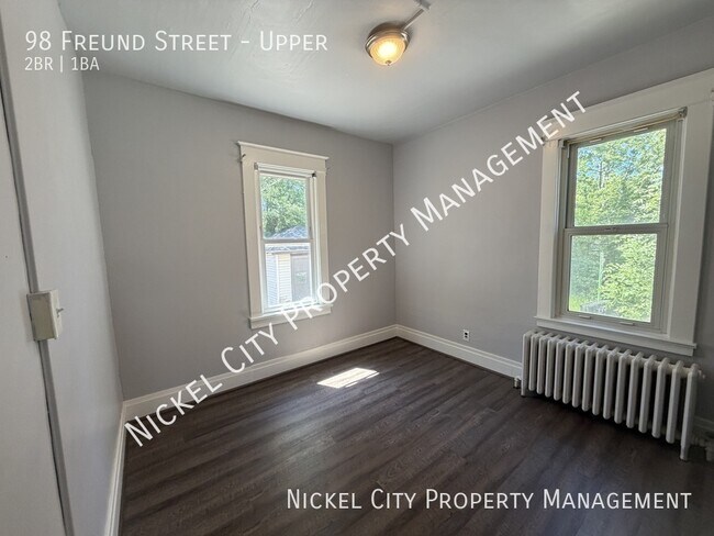 Building Photo - 98 Freund St