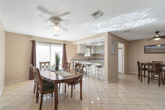 Building Photo - 3472 Townhouse Dr