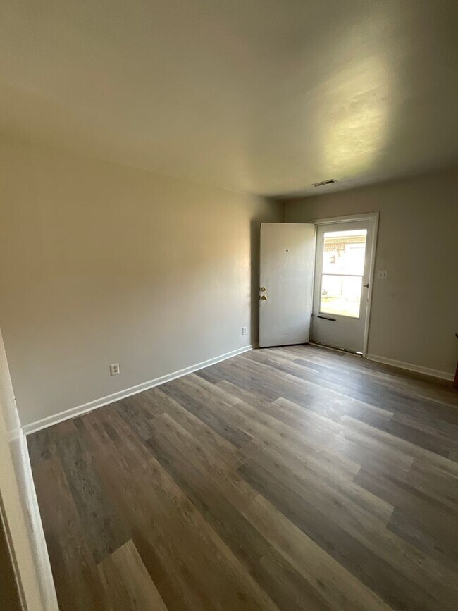 Building Photo - 3587 Gum Dr