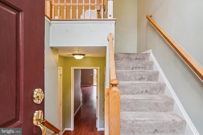 Primary Photo - 152 Fieldstone Ct