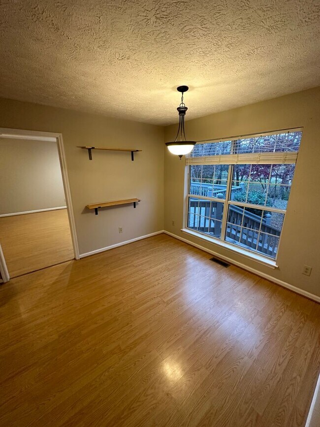 Building Photo - For Lease - 3 Beds, 2 Baths, 2000 SqFt home in N. Mt Juliet