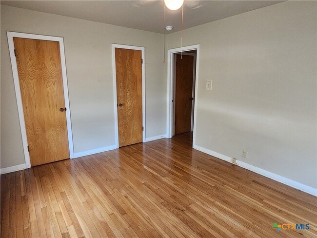 Building Photo - 310 W Walker Ave
