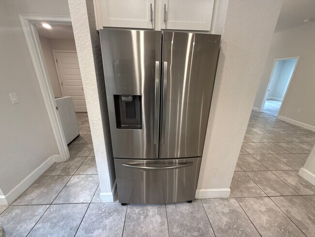 Building Photo - Truly Stunning 4-bedroom, 3-bathroom, 2 car garage in the beautiful new community of Villimar