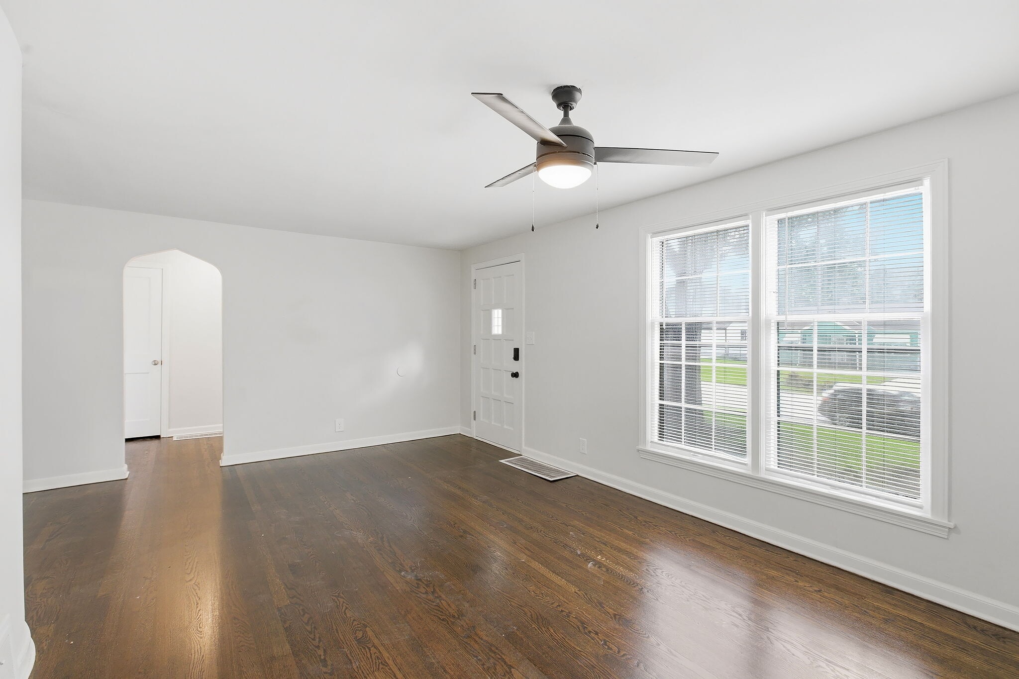 Family Room - 7231 Forest Ave