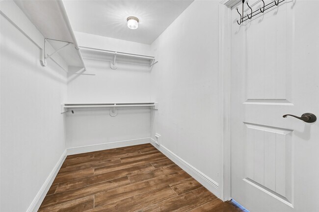 Building Photo - 19810 Bambiwoods Ct