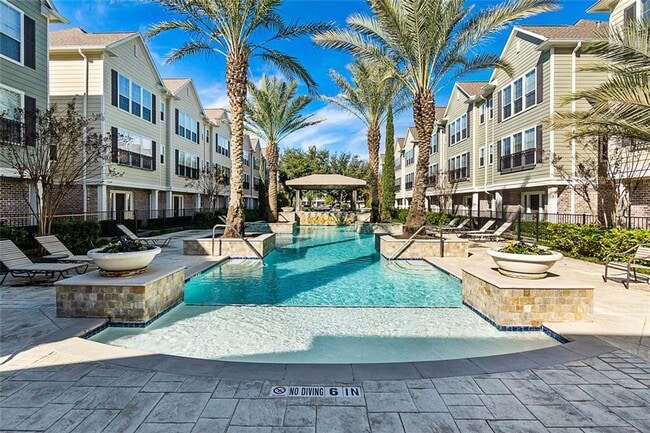 Building Photo - This Condo is The Perfect Blend of Comfort...