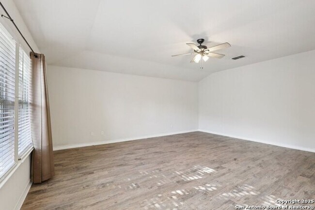 Building Photo - Welcome to your dream home-a stunning 4-be...