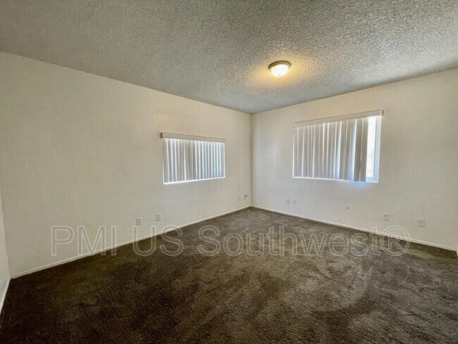 Building Photo - 1435 Bryan Dr