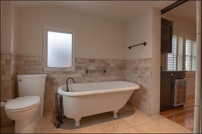 Building Photo - 1420 Hawthorne St