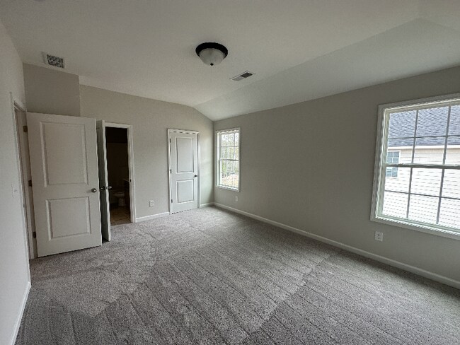 Building Photo - 664 Tiger Trl