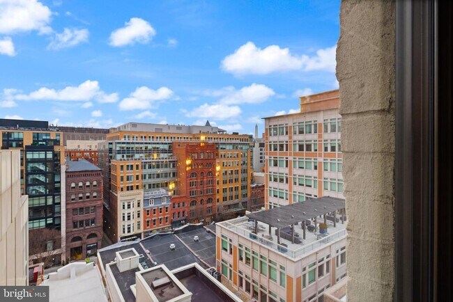 Building Photo - 916 G St NW