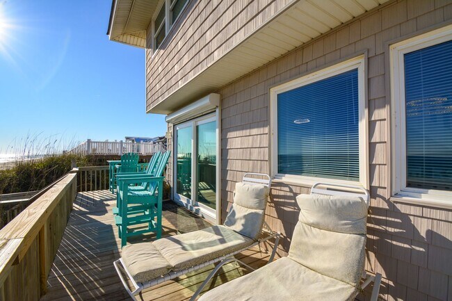 Building Photo - Off Season Rental **Oceanfront, Pet Friendly, 4 Bedroom Beach House** Available November 1st, 202...