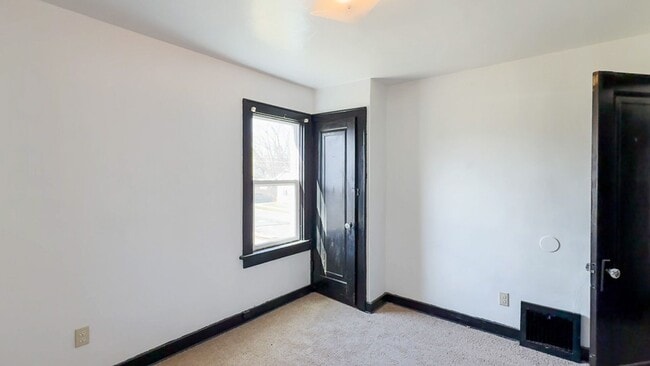 Building Photo - Trail St 223-225 W