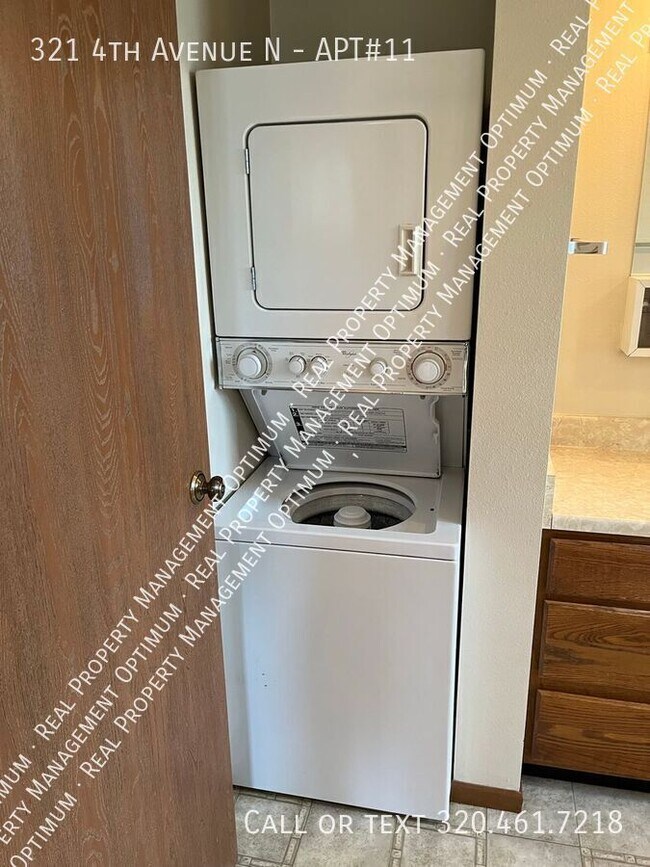 Building Photo - 321 4th Ave N