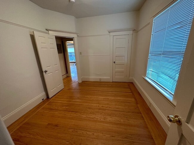 Building Photo - Charming Temescal Gem with Timeless Character & Spacious Living