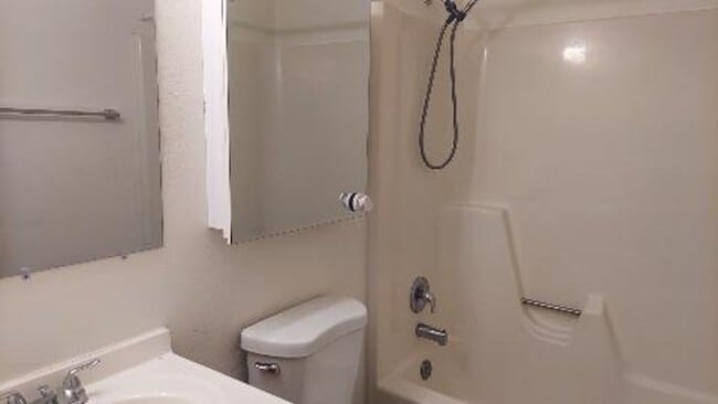 Building Photo - ADORABLE APACHE JUNCTION TWO-BEDROOM!