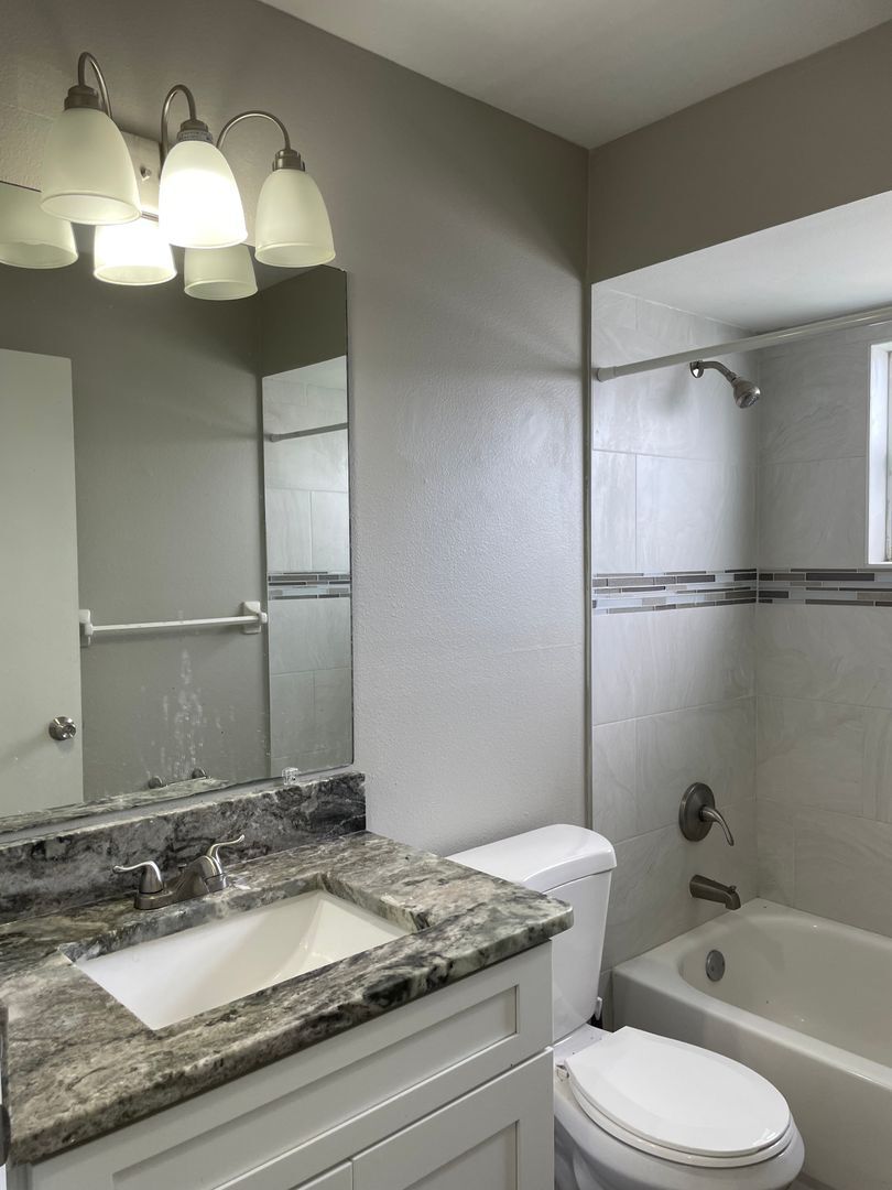 Building Photo - 3Bdrm 2Bath Villa -- Gated Community of Harbor Town