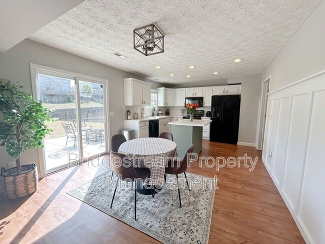 Building Photo - 282 Hess Ct