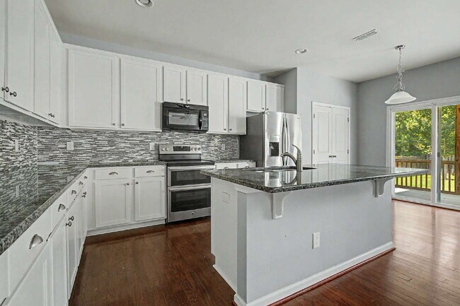 Building Photo - 5-Bedroom Home w/ Fenced-in BackYard in Knightdale