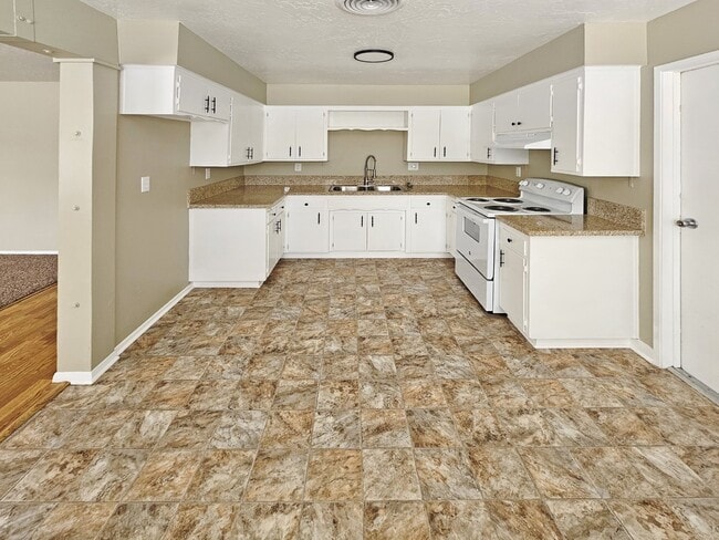 Building Photo - 6552 Valley Ave