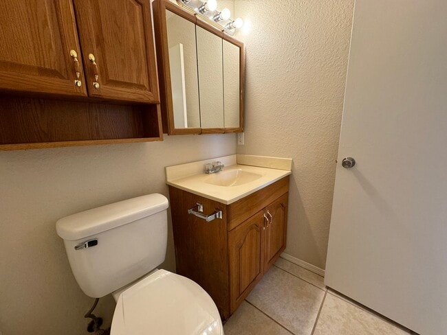 Building Photo - Gorgeous 3 bedroom 2 bathroom home