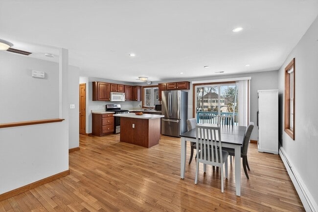 Building Photo - 23 Cady St