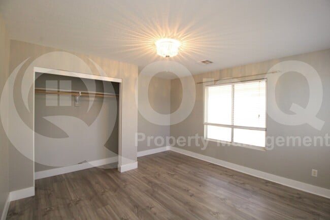 Building Photo - 44390 W McClelland Dr