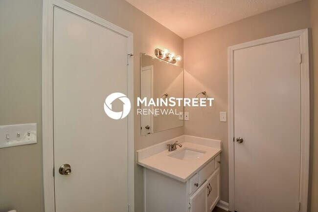 Building Photo - 4 Bedroom Pet-Friendly Home in Douglasville, GA with Main Street Renewal