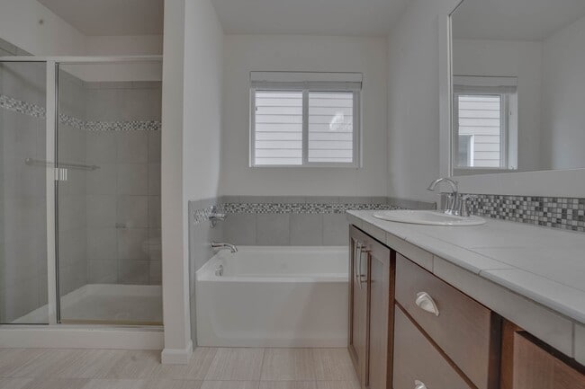 Building Photo - 3 Bed/ 2.5 Bath, Two-Story Home in North C...