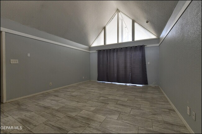 Building Photo - 8400 Parkland Dr