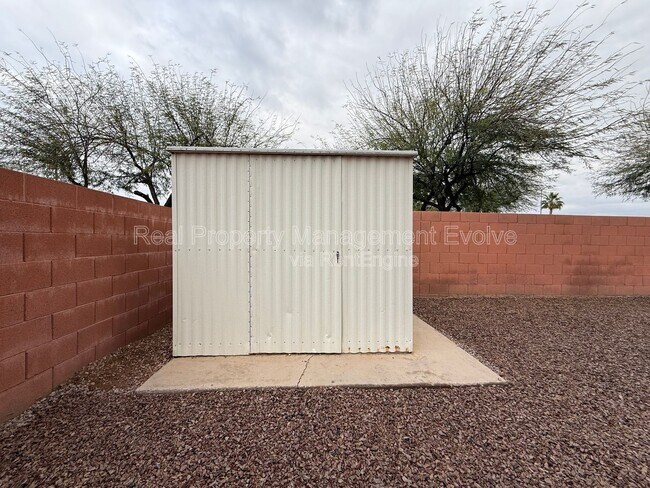 Building Photo - 9854 E Escondido Ave