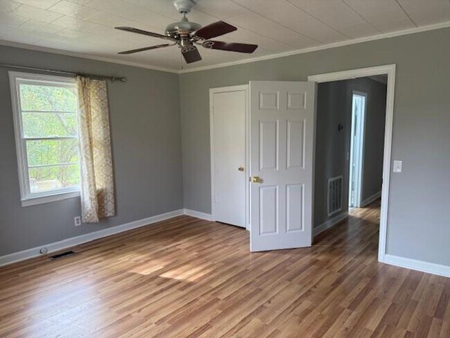 Building Photo - 2205 Stewart St