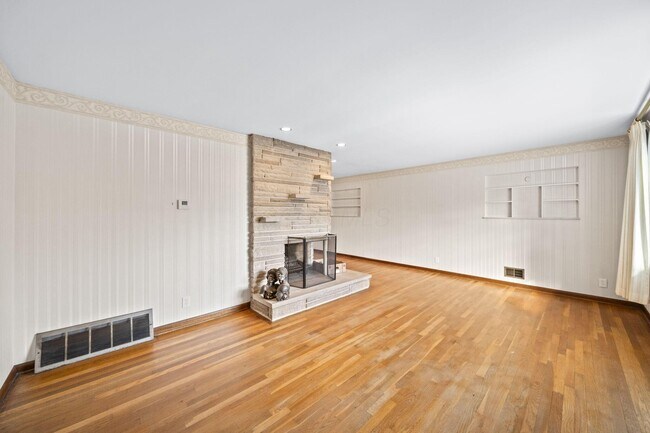 Building Photo - 1565 Garywood Ave