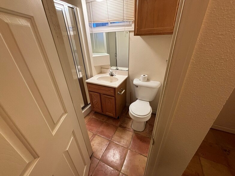 garden-level 3/4 bathroom - 827 Mathews St